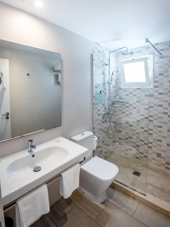 Hostal Es Pi - Emar Hotels