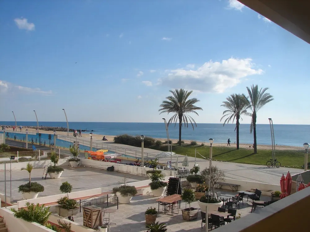 Beautiful Apartment in Quarteira with Beach View