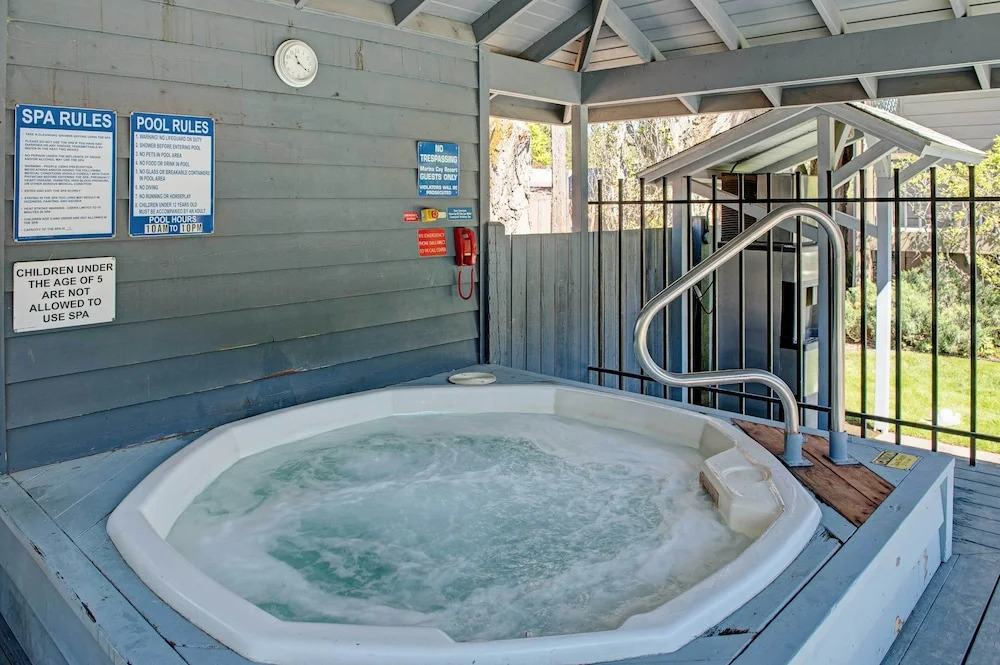Bigfork Condo w/ Hot Tub Access, By Lake!