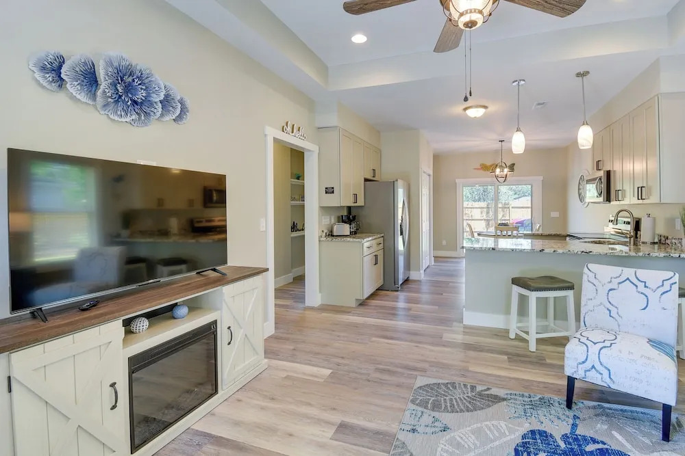 1 Mi to Beach! Ocean Isle Home w/ Shared Lanai