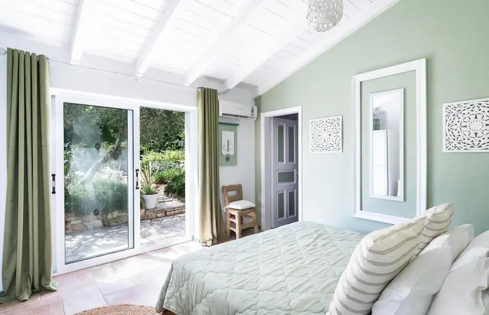 Juniper House - Charming 3 bed Villa With sea View