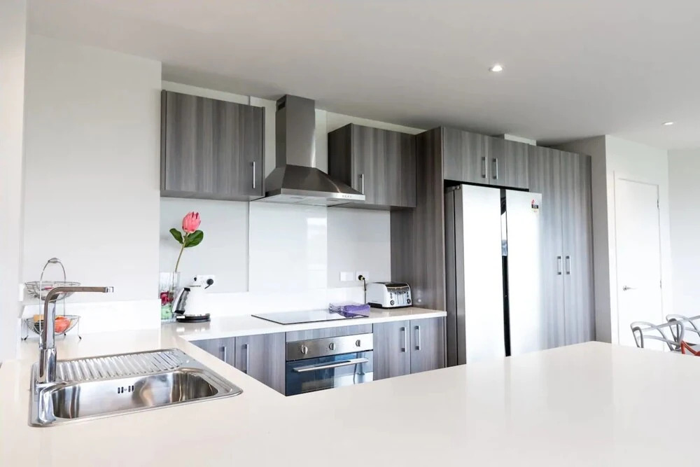 Large Four Bdr Apartment - Walk to Mall/stadium
