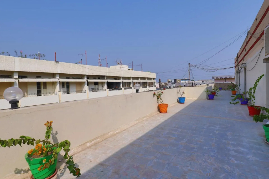 OYO 41929 Hotel Loyal Residency