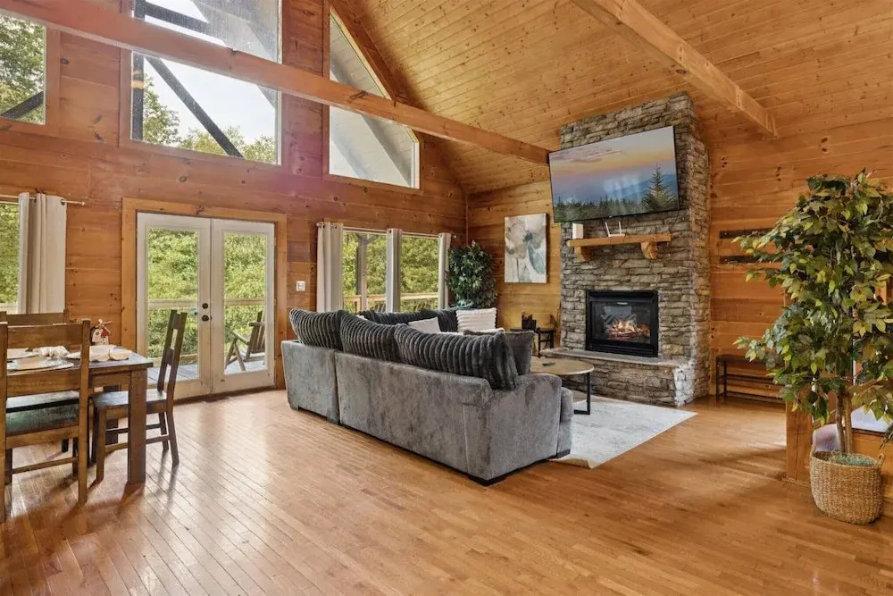River View Dog Friendly Game Room w Hot Tub