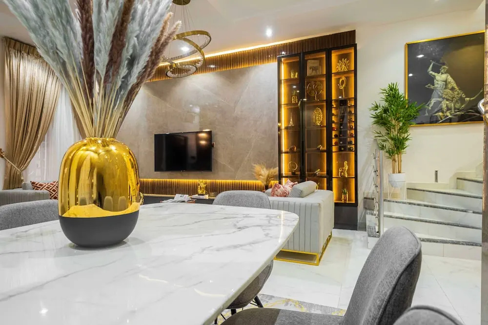 Jayjay Homes And Apartment