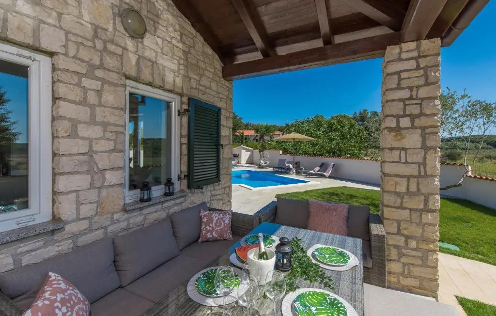 BIG Promotion, Villa Serenitas