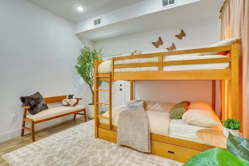 Spacious & Upscale Family Retreat: 5 Mi to NYC