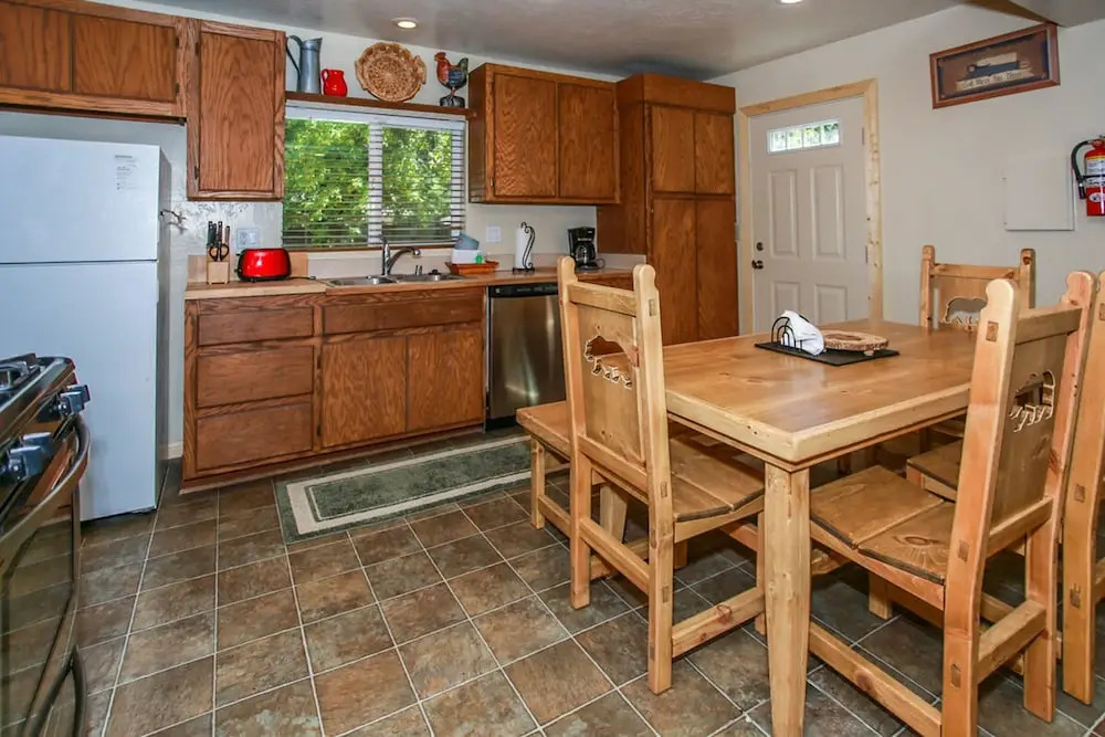 Red Door Cabin 1495 by RedAwning