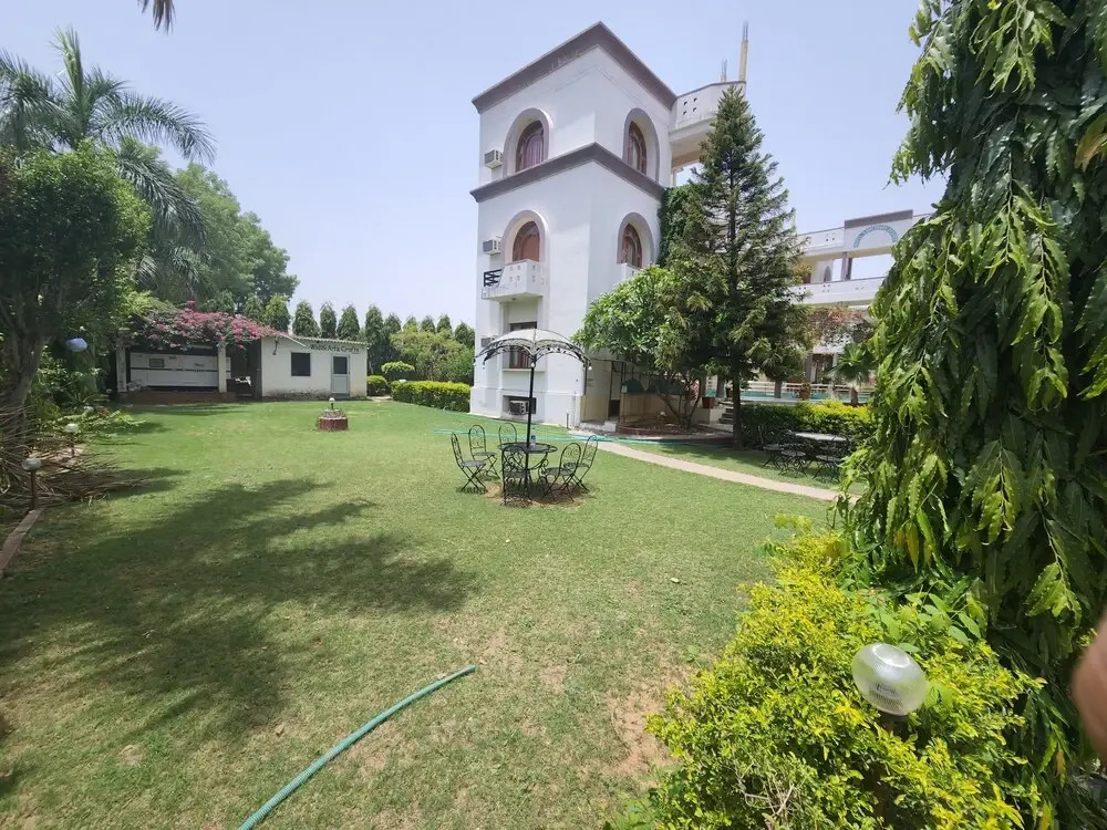 Hotel Sanctuary Resort