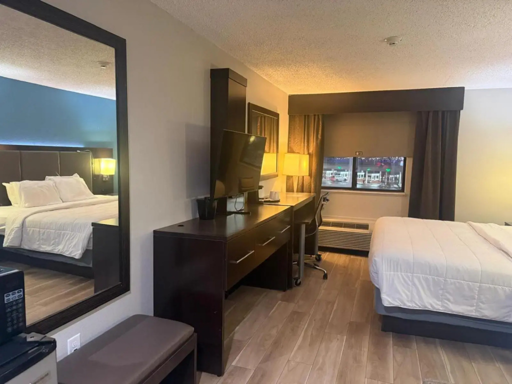 Quality Inn & Suites Detroit Metro Airport