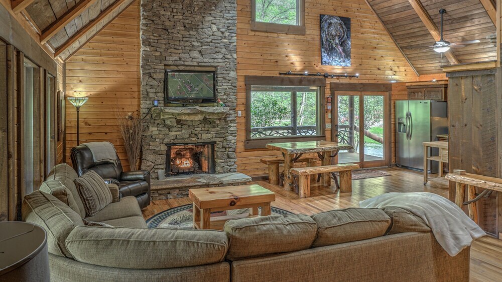 Whisper Creek Lodge by Escape to Blue Ridge