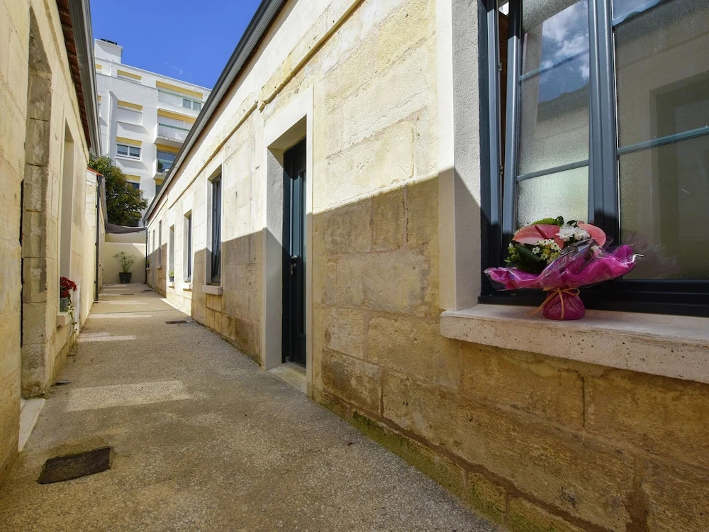 Romantic City House With Private Terrace and 15 min From the Beach