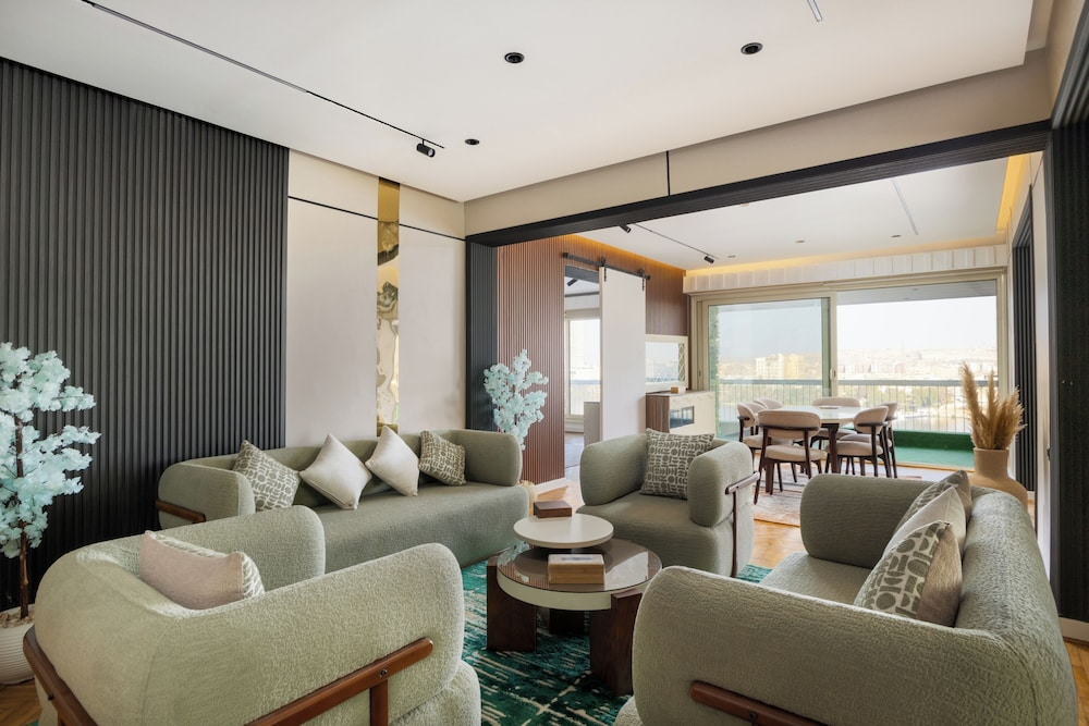 ELITE Premium 4BR Nilefront Apartment