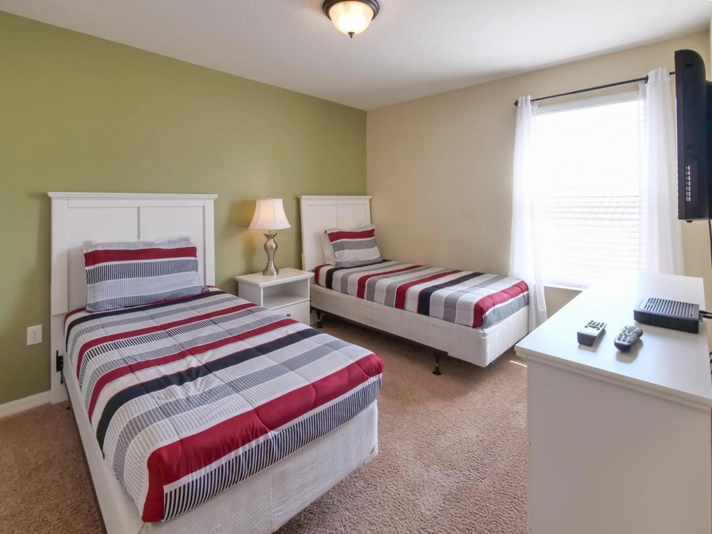 5Br 5 Bath Pvt Home Pool BBQ 11min Disney 2744ft