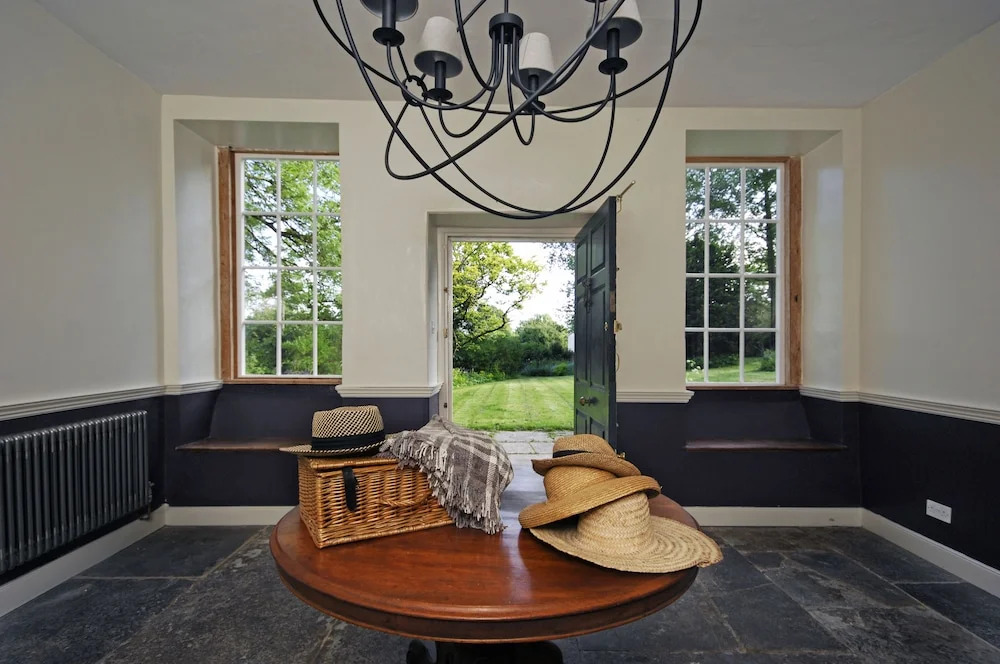 Beautiful 7 bedroom house hottub wifi