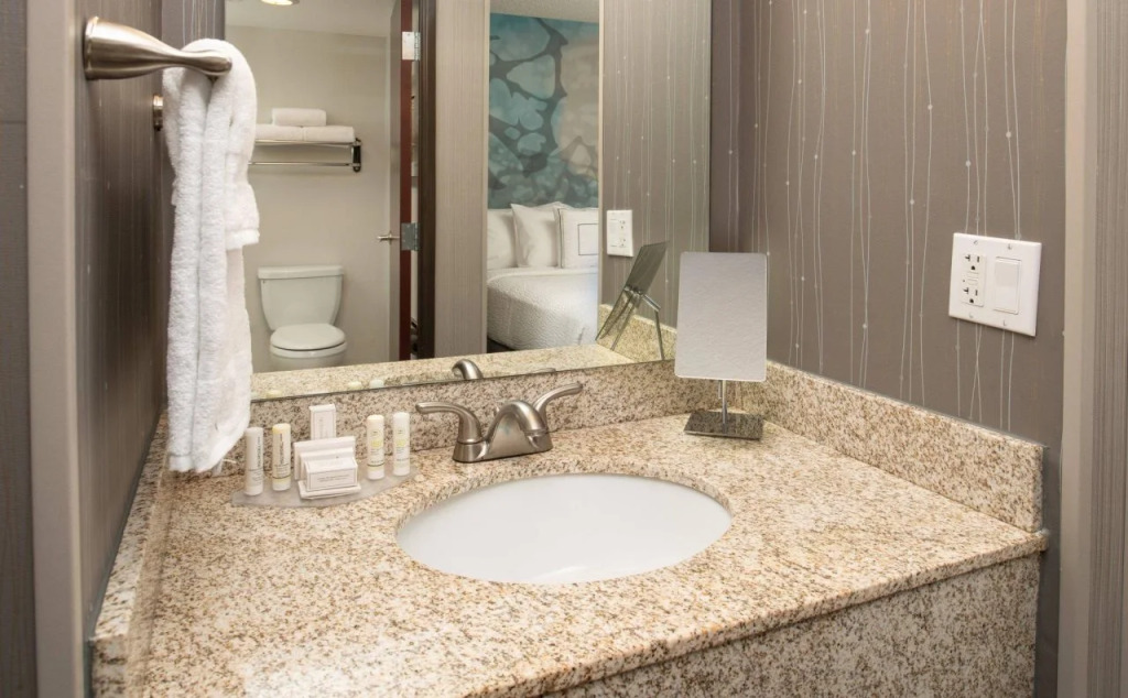 Courtyard by Marriott Portland Airport