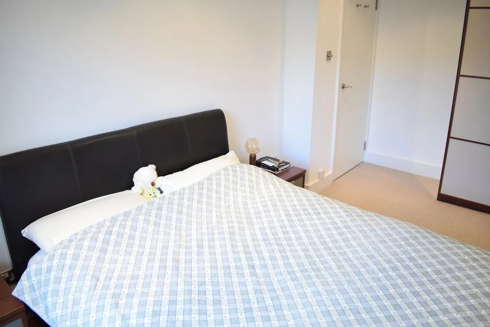 2 Bedroom Mayfair Apartment Near Hyde Park