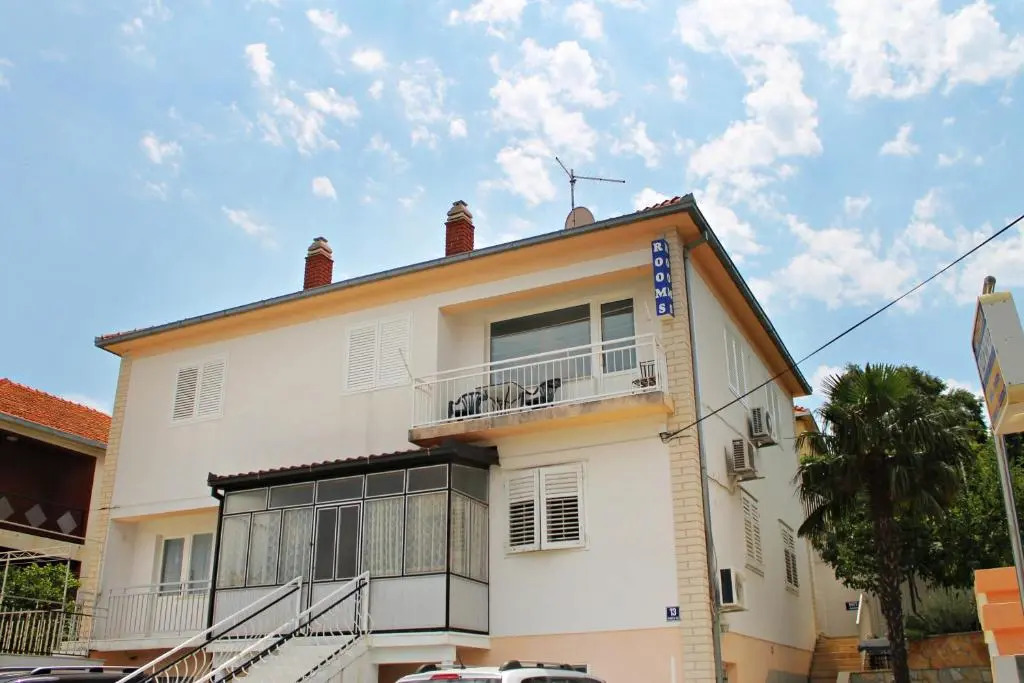 Mito Rooms and Apartments