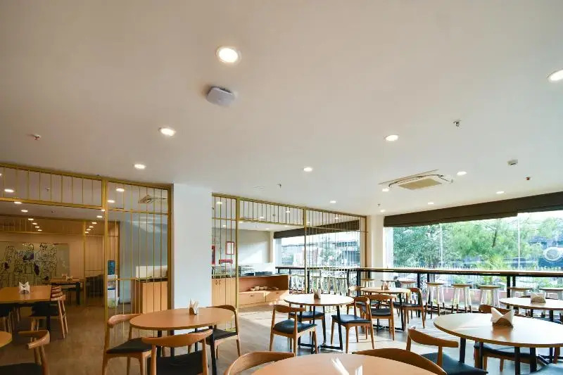 OYO Townhouse 7715 Hotel KG Estate