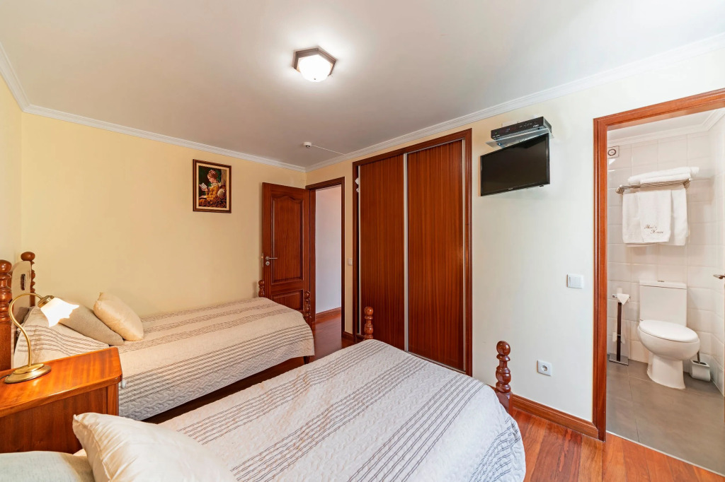 Secluded Tranquil Spacious Villa, Stunning Views, Heated Pool & A/C Theo'S