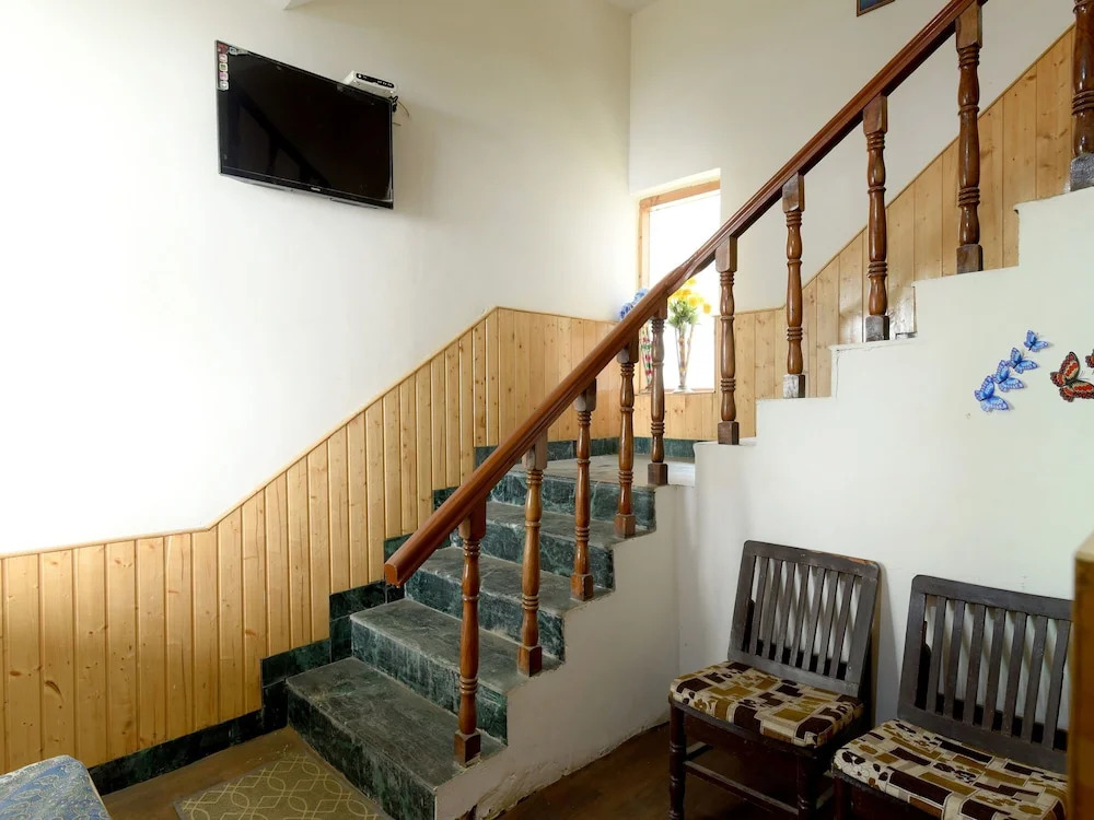OYO 18555 Yogesh Cottage Manali