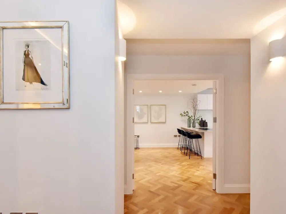 Plush Apartment in London near Piccadilly Circus and Chanel