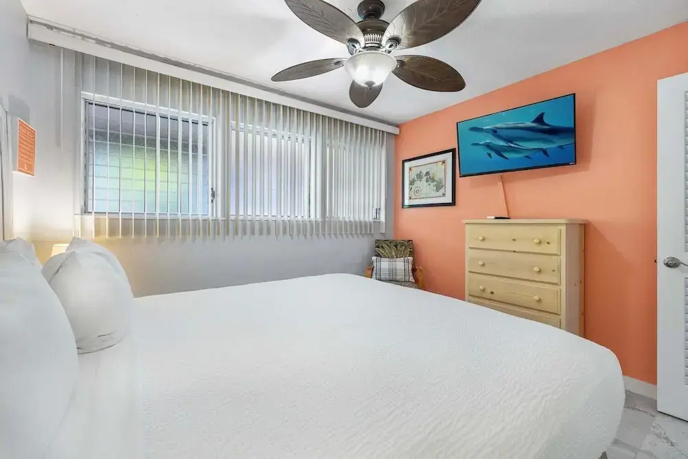 Pretty Ocean View - Top Floor - Vrkcv