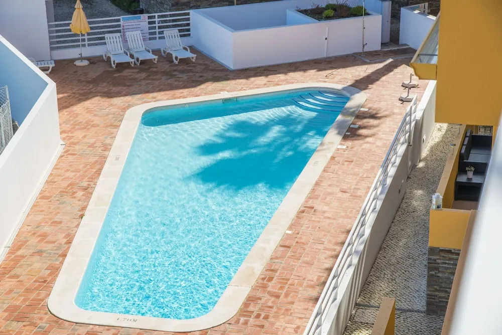 Pool, Wifi, big terrace, Bbq, air con 1200m from the Marginal of Cabanas