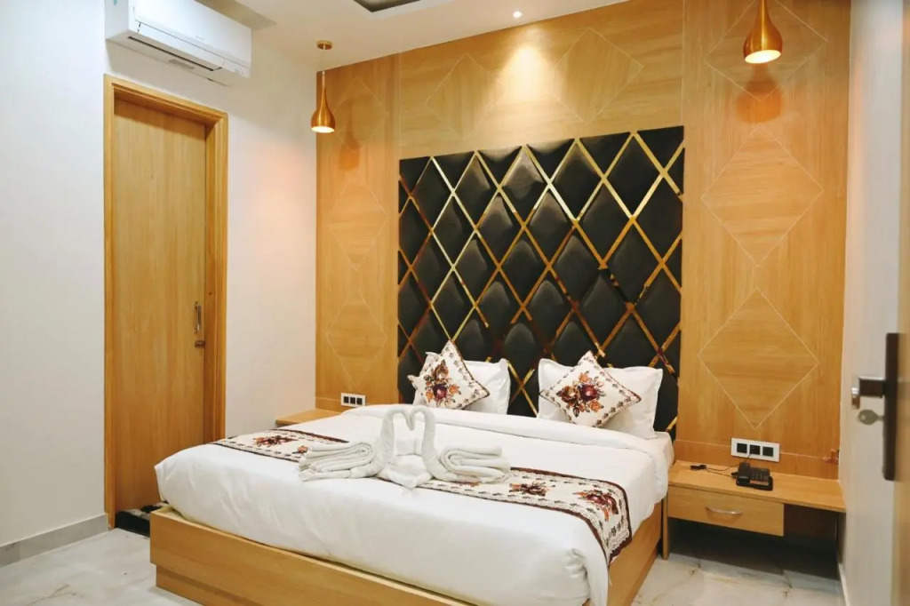 The Posh Hotel