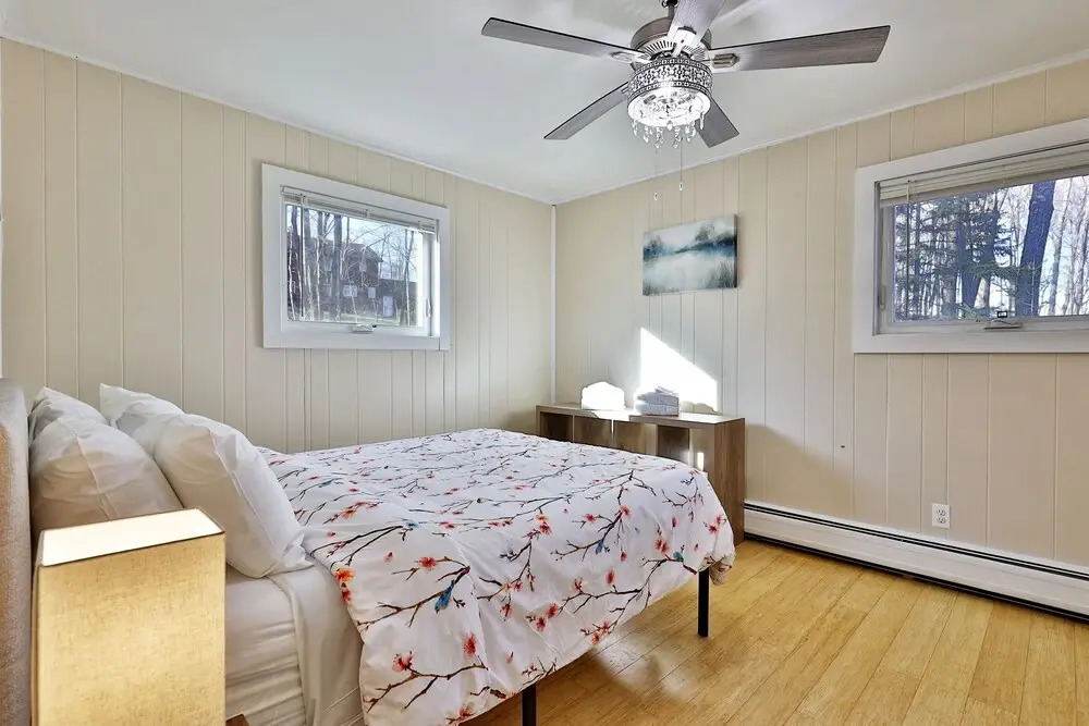 Your Ski Home: Powder Park Place - Upper Level. Close To Killington. Hot Tub. 4 Bedroom Home