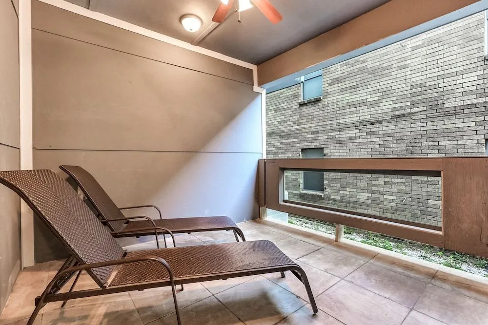 Fully Furnished Condos Near St Charles