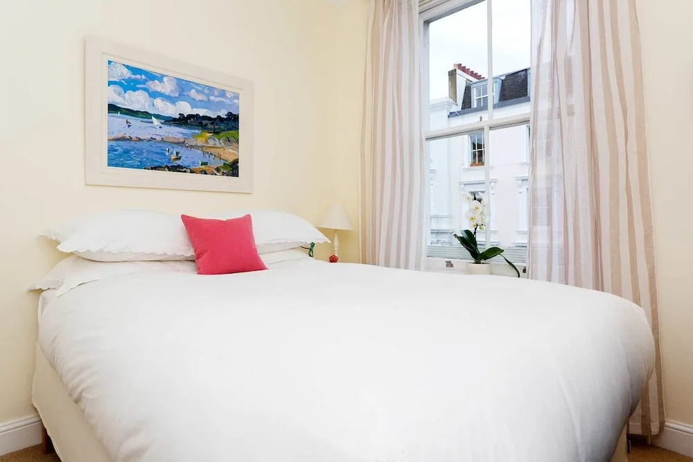Cosy Sussex Street