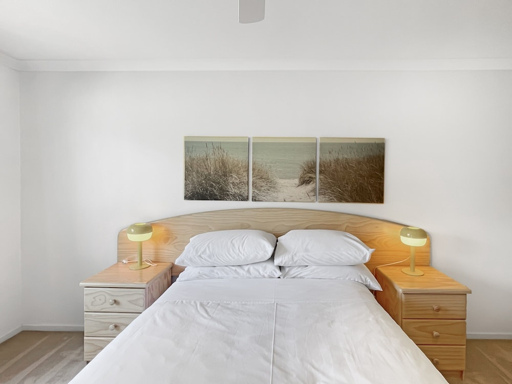 Beachside 3-bed Apartment With Garage Parking