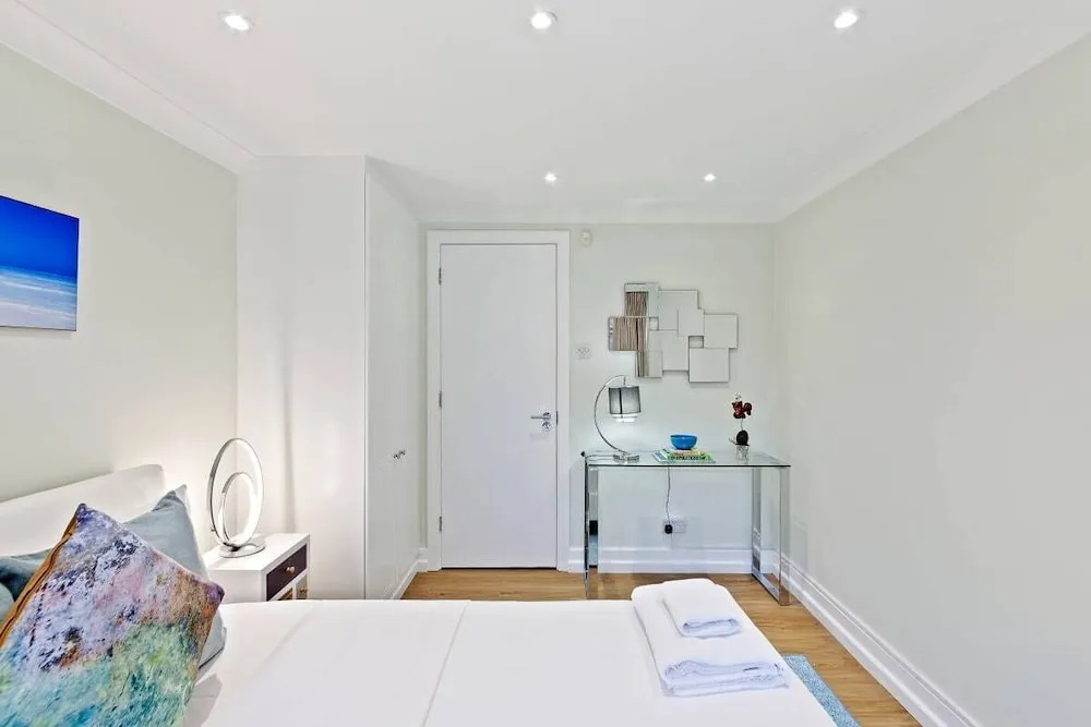 Sophisticated 2 Bed, 2 Bath apt in Angel
