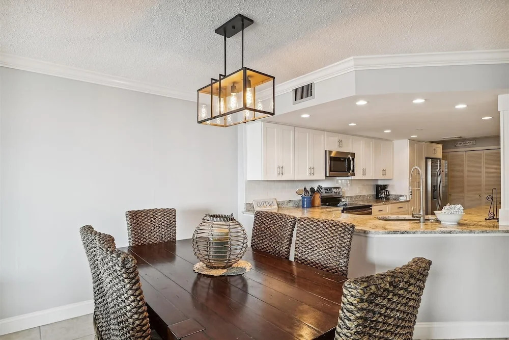 Inlet Reef 314 2 Bedroom Condo by RedAwning