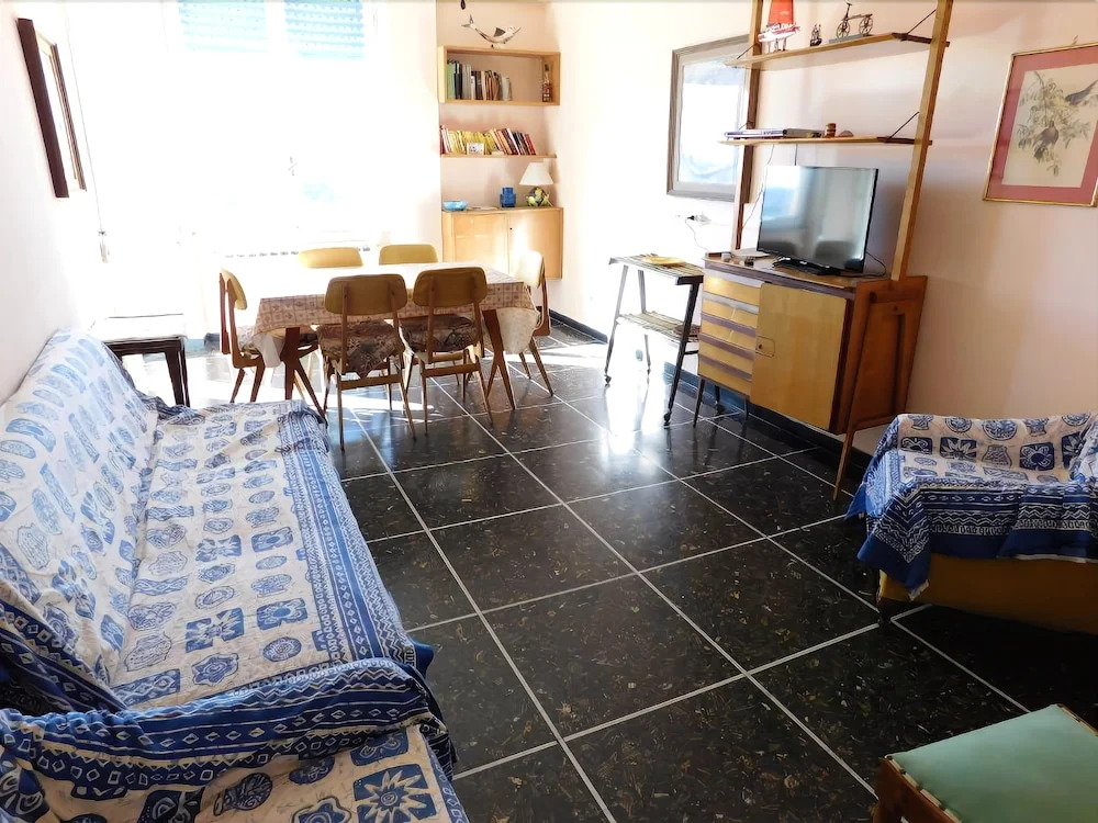 Appartamento Luminoso con Vista Mare