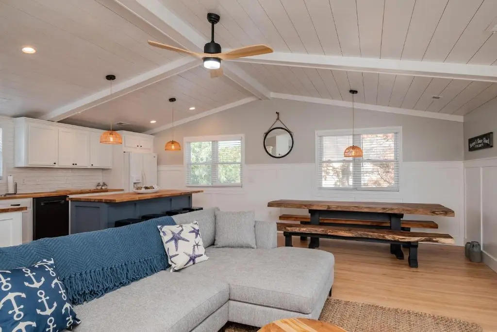 Sawyers Shore Shack by Oak Island Accommodations