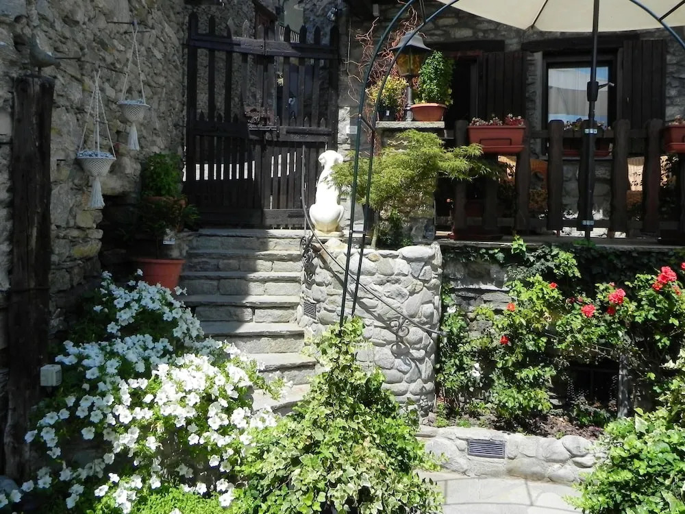 Chalet With 2 Bedrooms in Gratillon, With Wonderful Mountain View, Enc