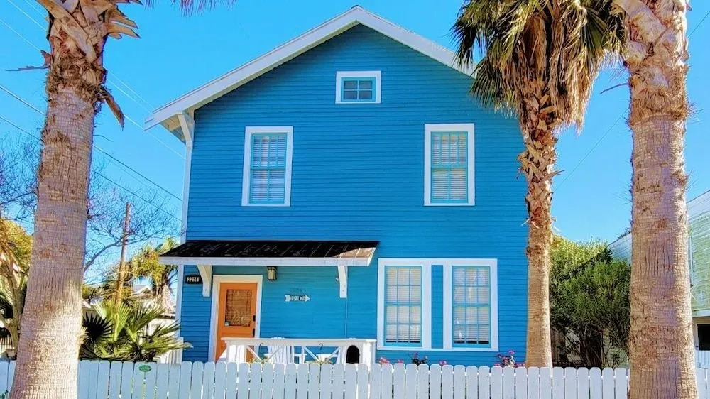 Seaglass 4 Bedroom Home by Redawning