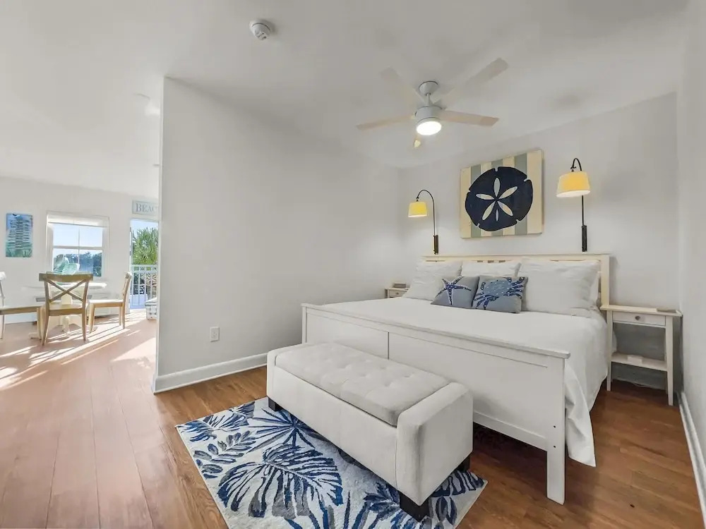 Golden On 30a 1 Bedroom Condo by RedAwning