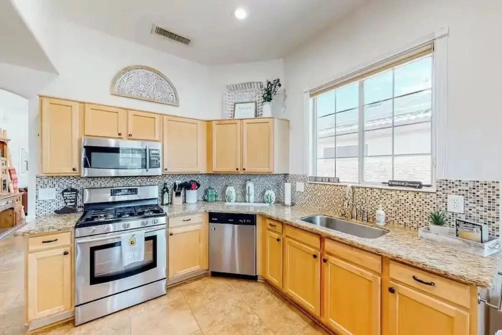 Desert Oasis - Heated Pool Retreat