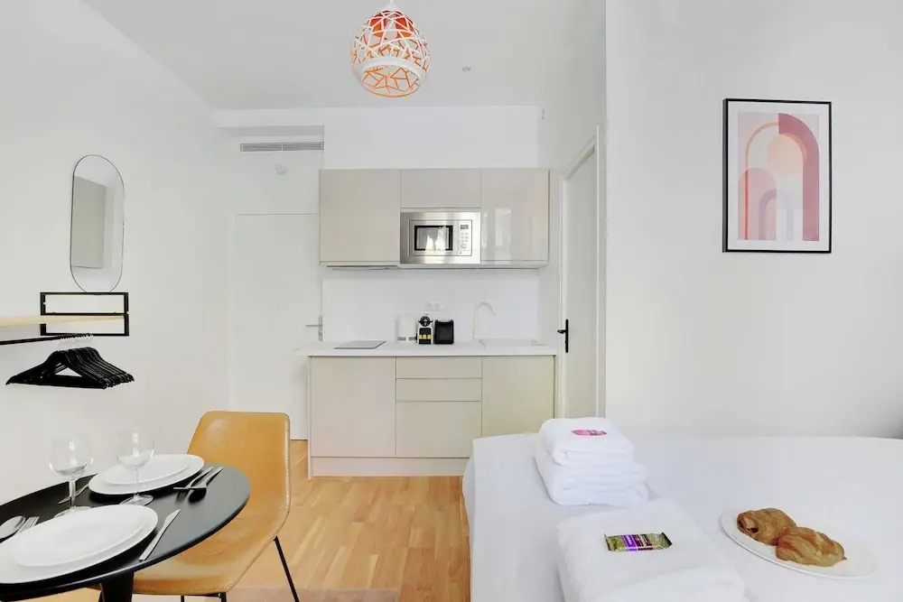 Cute Studio in Eclectic 18th District - 1