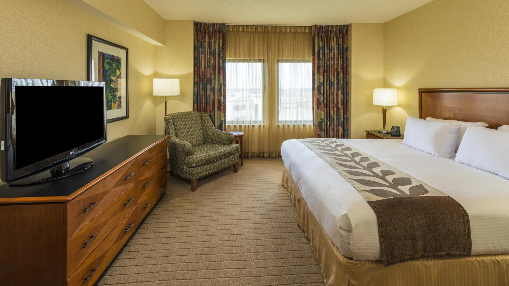 DoubleTree Suites by Hilton Hotel & Conference Center Chicago-Downers Grove
