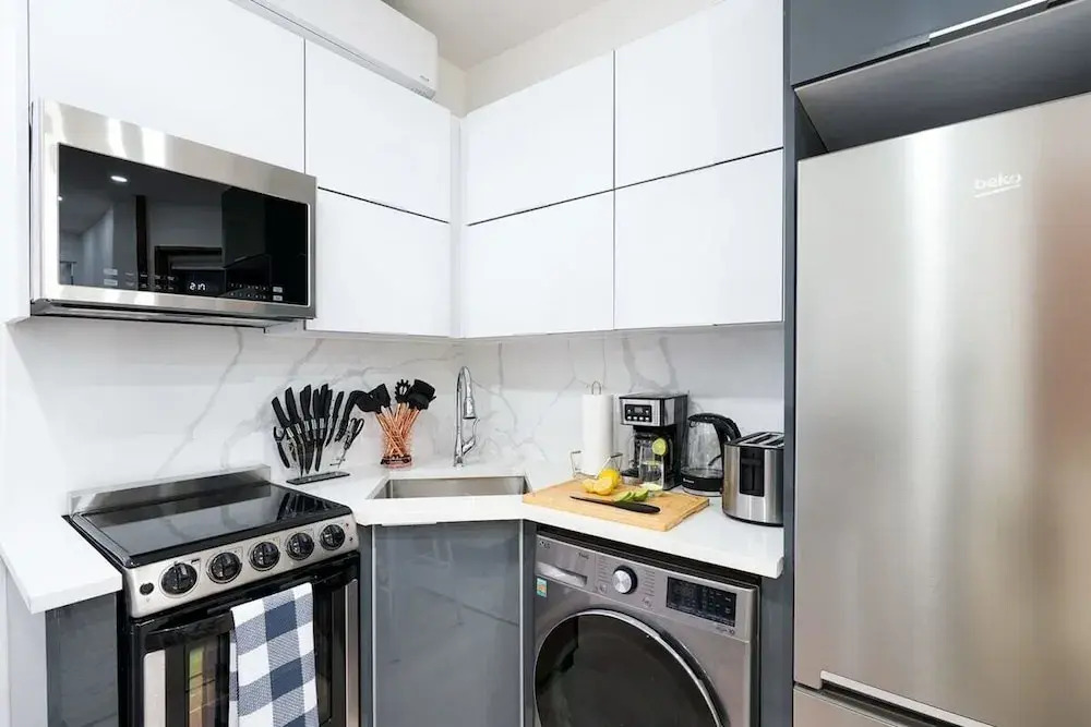 48 Midtown West Apt