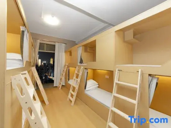 Jiangyou Gaokong Riverview Youth Hostel B&B (Liberation Monument Hongya Cave Branch)