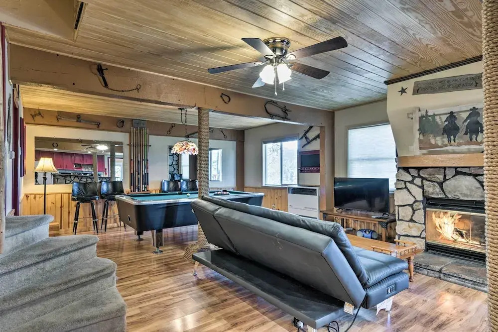 Lavish Ruidoso Condo w/ 2 Private Decks & Hot Tub!