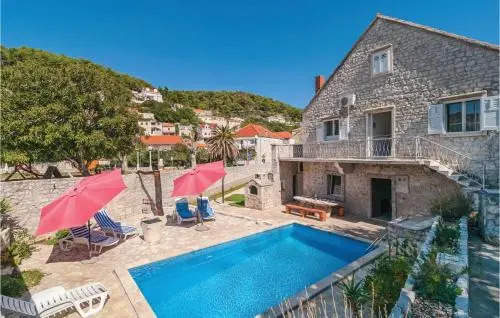 Holiday home Pucisca Gospe Lurdske