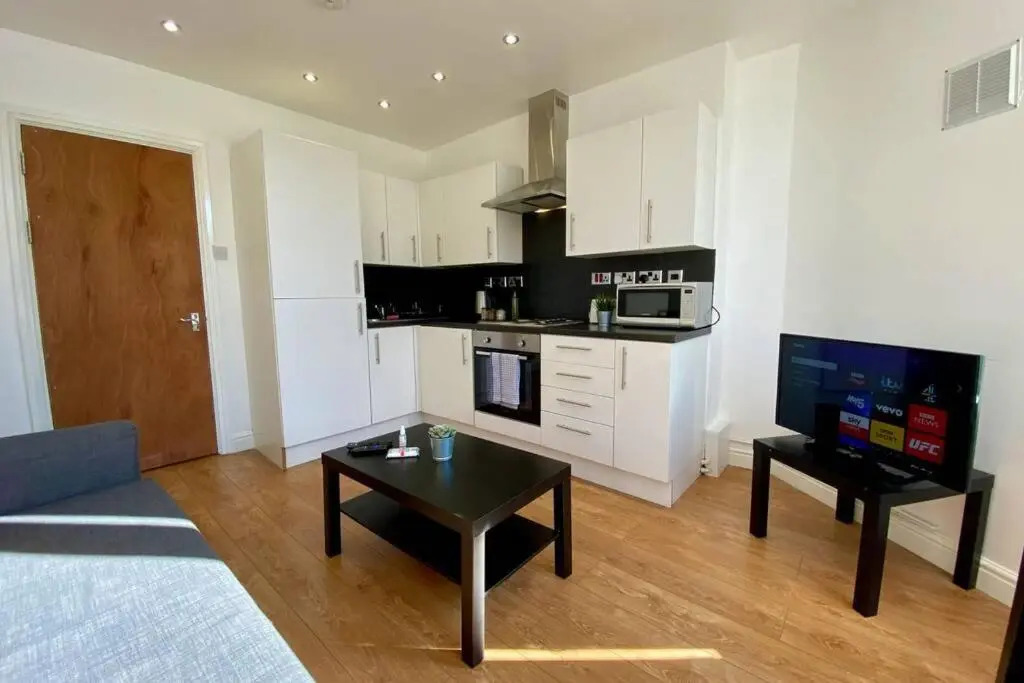 Group Of 8 Apartments For Up To 34 People By Centre!