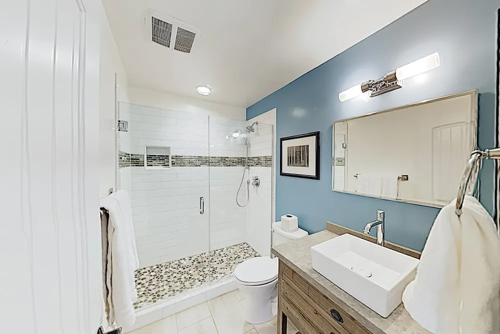 Stylish Forest Pines Beach & Ski Getaway townhouse
