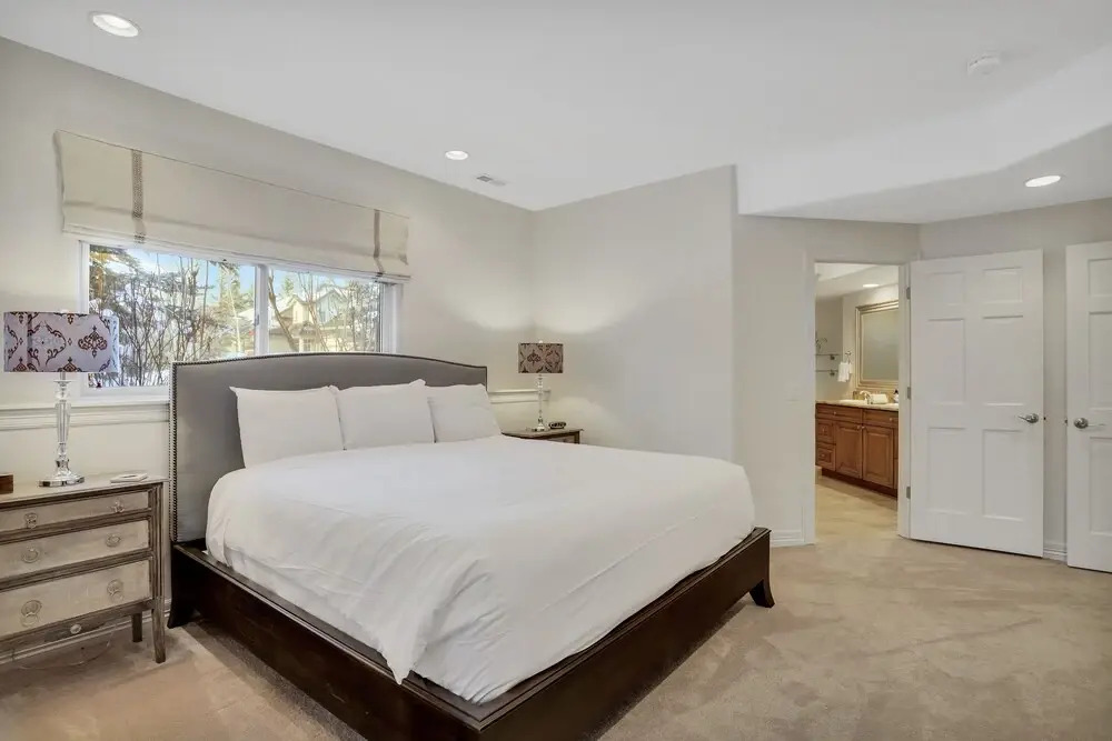 Luxury 4-Bedroom Home Close to Slopes with On-site Hot Tub 4 Home by RedAwning